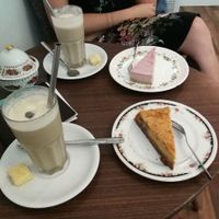 Iced Lattes, Raw Raspberry Cheesecake and Pecan Carrot Cheesecake at Cafe Hibiskus in Cologne