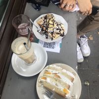 Waffel mit Banane und Schokosauce 😍 at Cafe Hibiskus in Cologne
