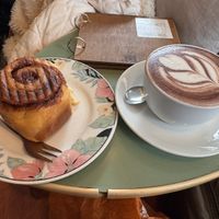 Zimtschnecke und heißer Kakao   at Cafe Rotkehlchen - Venloer Str in Cologne