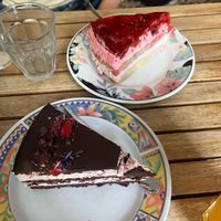 Vanille/Himbeer- & Schoko/Erdbeertorte (beide 10/10)  at Cafe Rotkehlchen - Venloer Str in Cologne