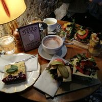 Super leckerer veganer Brunch, belegte Brötchen, Kuchen und Kakao at Cafe Rotkehlchen - Venloer Str in Cologne