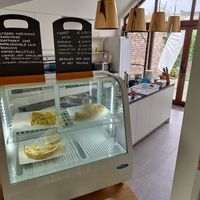 Counter and kitchen at Canela in Bruges