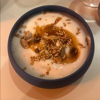 Espuma riz au lait d’amande, caramel miso, riz soufflé et chouchou amandes  at Tête d'ail in Rennes