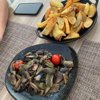 Mushrooms with cherry tomatos (without the bacon) and french fries at Kastro KitchenBar in Corfu