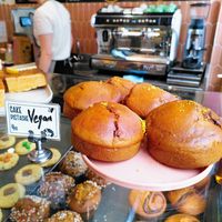Pistachio cake at Emilie and the Cool Kids in Boulogne-billancourt