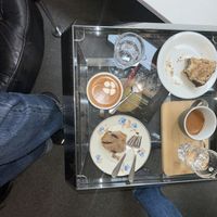 flatwhite mit oatly und kuuuchen yummy  at Kunst Café in Samedan