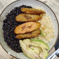 Bohnen, Reis, Avocado, Kochbanane (vegan) at Mixtura Latina in Vienna