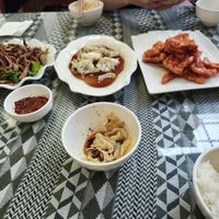 风卷残云，好饿哈哈哈 at Inch of Grass Vegetarian - 寸草心素食 in Lijiang