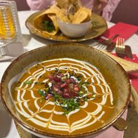 Zoete aardappel soep. Mooi geserveerd.   Jammer genoeg dat ze niet vermeld dat de gerechten best pittig zijn.  at Vanilla Vibes Café in Sittard