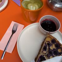 Dirty Matcha & Cheesecake at neon in Muenster