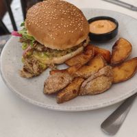 El seitán estilo mechado está increíble at Doxa in Madrid