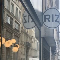Sign out front  at Riz Riz - Paradis in Paris