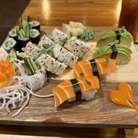 2. Veggie Menü (Maki Gurke, Nigiri Avocado, Veggie Inside-Out) + Nigiri Lachs  at Tokymon Chay in Frankfurt