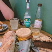 Sandwich aux éminces, egg and cheese vegan et flan chocolat at Land & Monkeys in Bordeaux