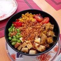 Poke 100% vegetal con heura tofu cherrys maíz etc. at Everest Bar y Restaurante in Leioa