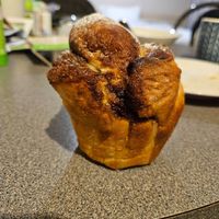 Vegan Cinnamonbun at Milford Road Merchant in Te Anau