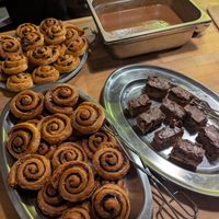 Cinnamon rolls and bread pudding from Nona's bakery. at Veganarchy in Antwerpen
