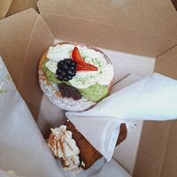 crumpet and carrot cake to go at Atelier Giri in Arnhem