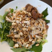 Noodles with vegan chicken at Anhly vegan in Sapa