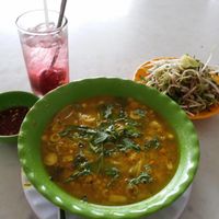 Campuchia bun (32.000 vnd) and salted plump drink (12.000 vnd) at Dinh Y in Ho Chi Minh City