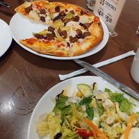 Build your own pizza with beyond sausage and Daiya cheese, and the Big Vegan Salad. at Honey Seed in Chattanooga