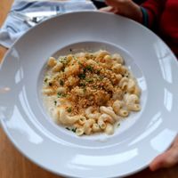 macaroni and cheese at The Pub at Brentwood Bay Resort in Victoria