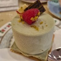 Himbeer-Pistazien-Törtchen at Isabella Glutenfreie Pâtisserie - Alter Wall in Hamburg