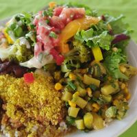 Ein Teller eigene, Gemüse basierte Auswahl at Restaurante Sertanejo Universitário in Ji-parana