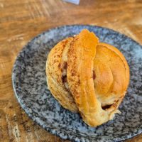 Vegan cinnamon bun at Oh Martine ! in Geneva