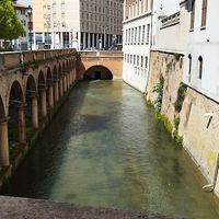 Piccolo pub, affacciato su via Pescheria, una delle vie più caratteristiche del centro storico di Mantova. at Public Pub Mantova in Mantova