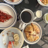 Pan de muerto, café con leche, fruta y el pastel de queso   at 9 ó 6 Comida Vegana. in Puebla