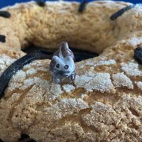 Rosca de reyes con gatitos de cerámica 🐱💕  at 9 ó 6 Comida Vegana. in Puebla