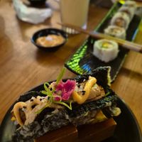 Sushi tacos et uramaki tofu at Amed Pokebowl in Karangasem