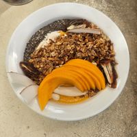 Mango smoothie bowl at Bunch in Hiriketiya