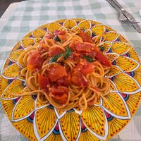 Pasta with tomatoes at Caffè Bistrot Monnalisa in Assisi