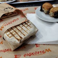 Tacos et bouchées chocolat at Cigkoftem in Aix-les-bains