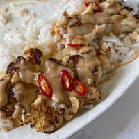 Cavolfiore con salsa satay  at Taberna Gula in A Guarda