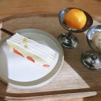 Cake and ice cream at MitBord in Seoul