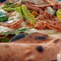 Fiori di zucca e Guanciale Vegana containing vegan mozzarella, pumpkin flowers, crispy vegan guanciale (a gluten-free, lentil-based vegan alternative), olive oil and basil. at Assaje - Navigli in Milan