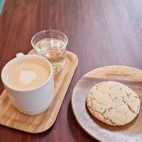 Latte e Birthday cookie at Fuga Café in Madrid