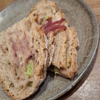Guacamole toast at Murmure in Versailles