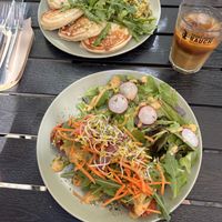 Pancake Frühstück (deftig mit veganen Ei) & belegtes Brot mit veganen Ei und Bacon  at Oats & Coffee in Stralsund