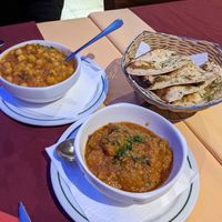 2 different curries and garlic naan at Zayka in Gran Canaria