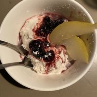 maronicreme, Williamsbirne und Amarenakirschen  at Zweitbester in Vienna