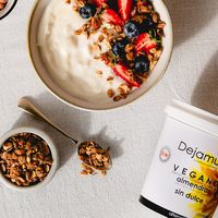 Yogurt, parfait, tofú y demás productos para llevar at ANRAG Casa Cultural  in Bogota