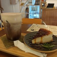 Caramel cheesecake & iced Cocoa at Koneko Cafe in Taipei