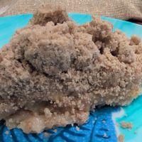 Gluten free / vegan apple crumble pie at For the Love of Cupcakes in Saugerties