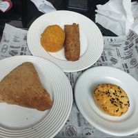 Experimentei mais salgados, e são muito bons e num tamanho ok! at Espaço Café in Sao Paulo