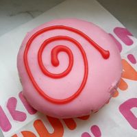 "Strawberry Swirl Vegan" at Dunkin' - Badstrasse in Berlin