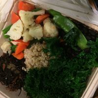 Vegetables, rice, seaweed, and A LOT of kale at LAX - Real Food Daily - T4 in Los Angeles